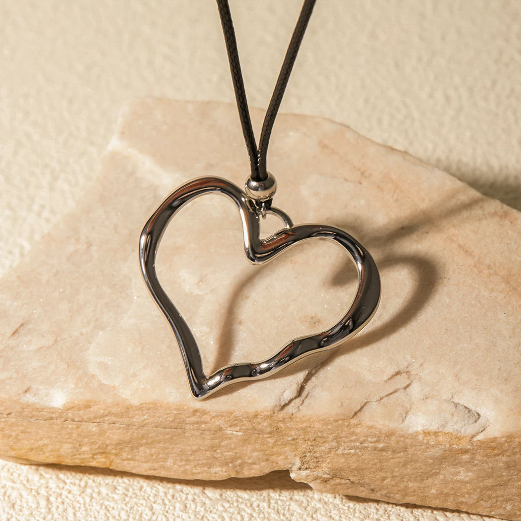 Rope Line Love Pendant Necklace