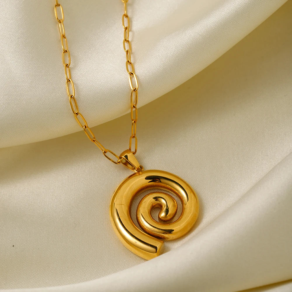 Threaded Circle Pendant Necklace
