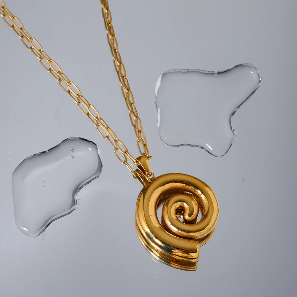 Threaded Circle Pendant Necklace