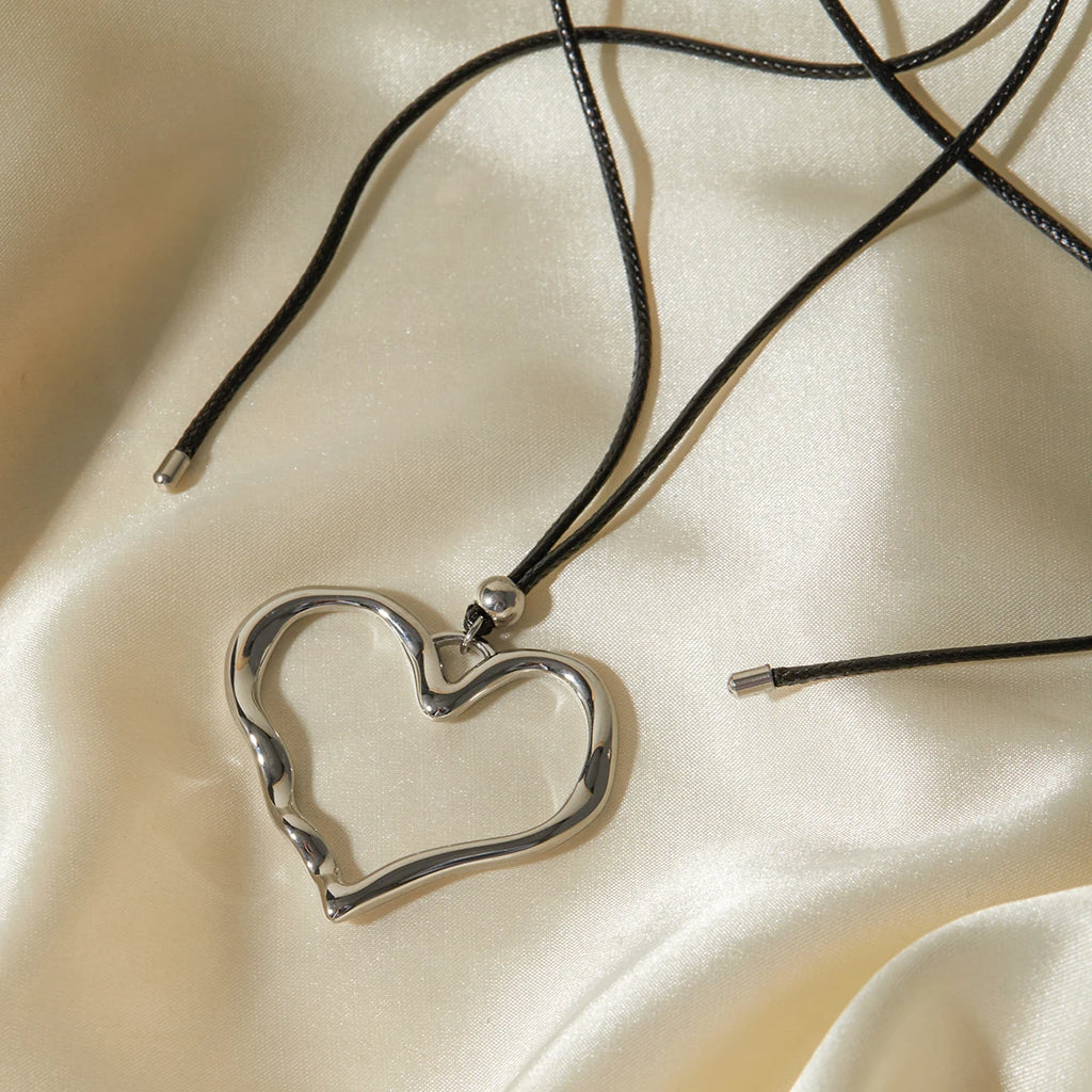 Rope Line Love Pendant Necklace