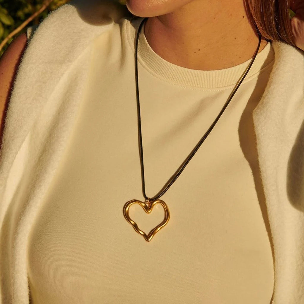 Rope Line Love Pendant Necklace