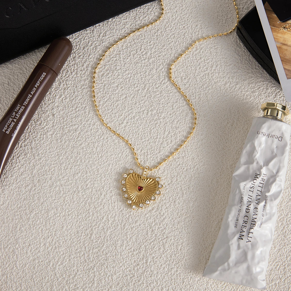 White Zirconia Threaded Heart Pendant Necklace