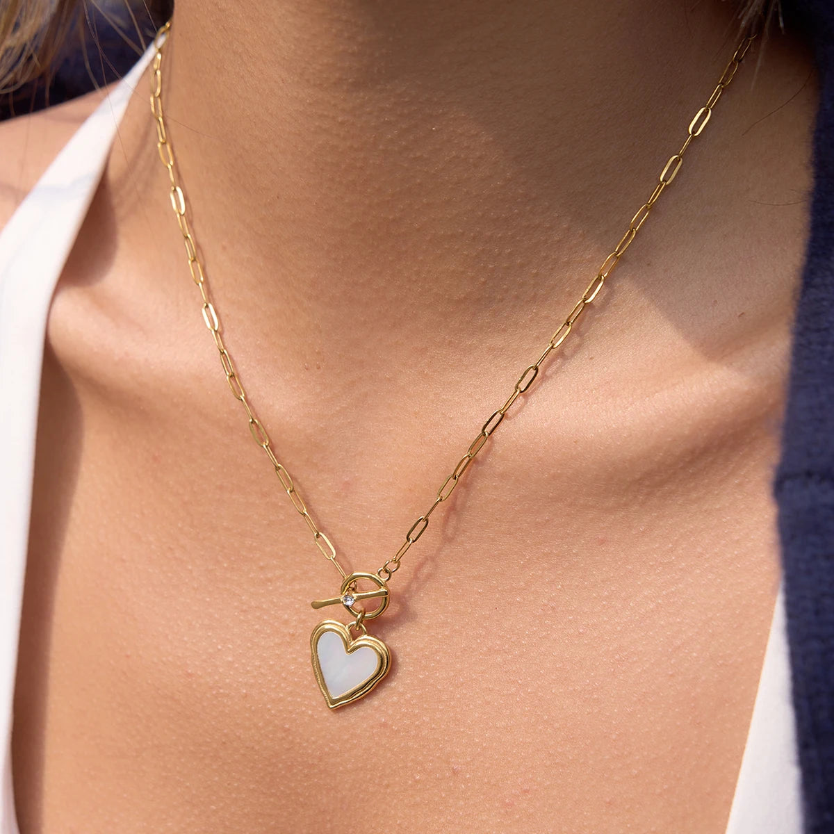 Elegant Heart Shape Shell Pendant Necklace