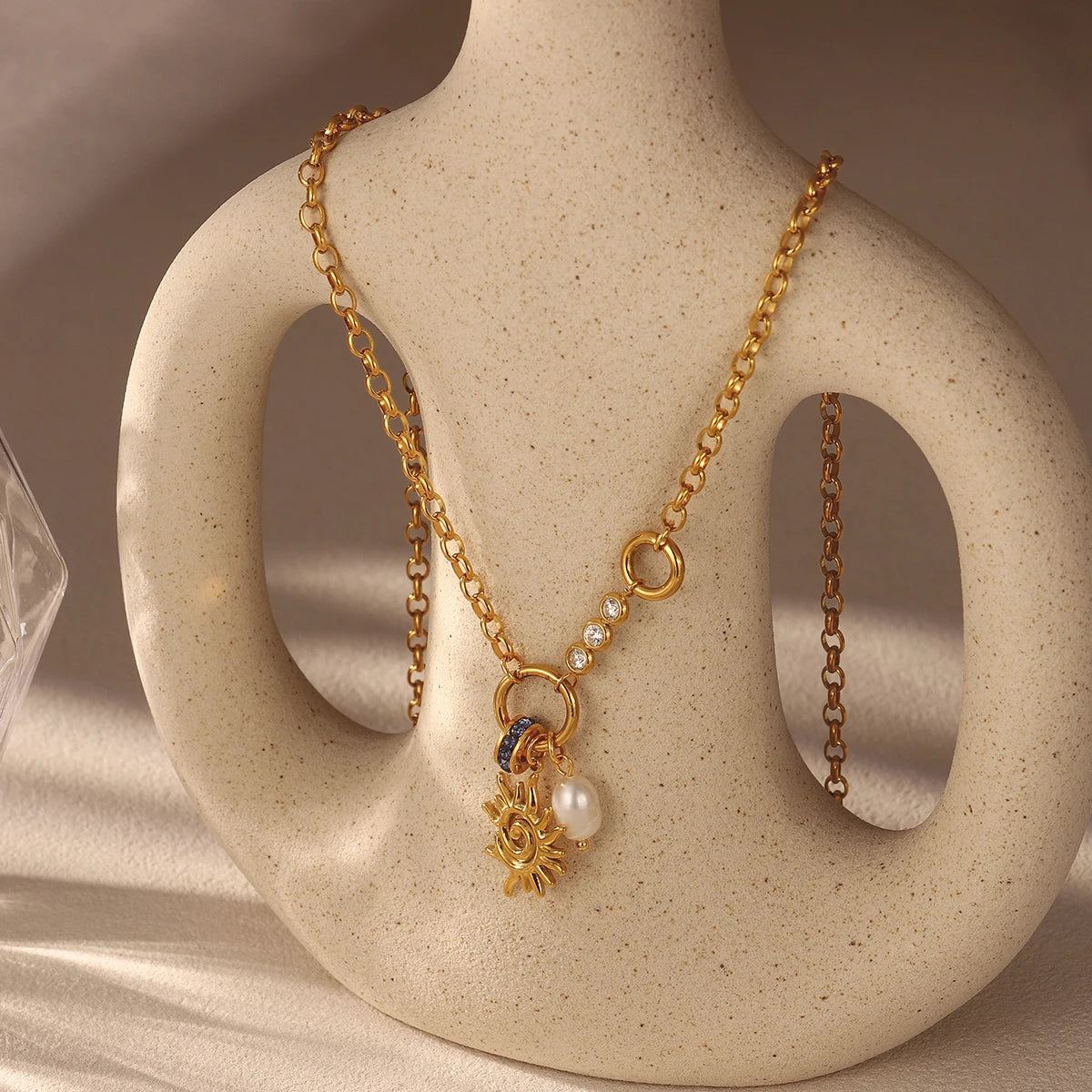 Classic Sun Freshwater Pearl Crystal Bead Pendant Necklace