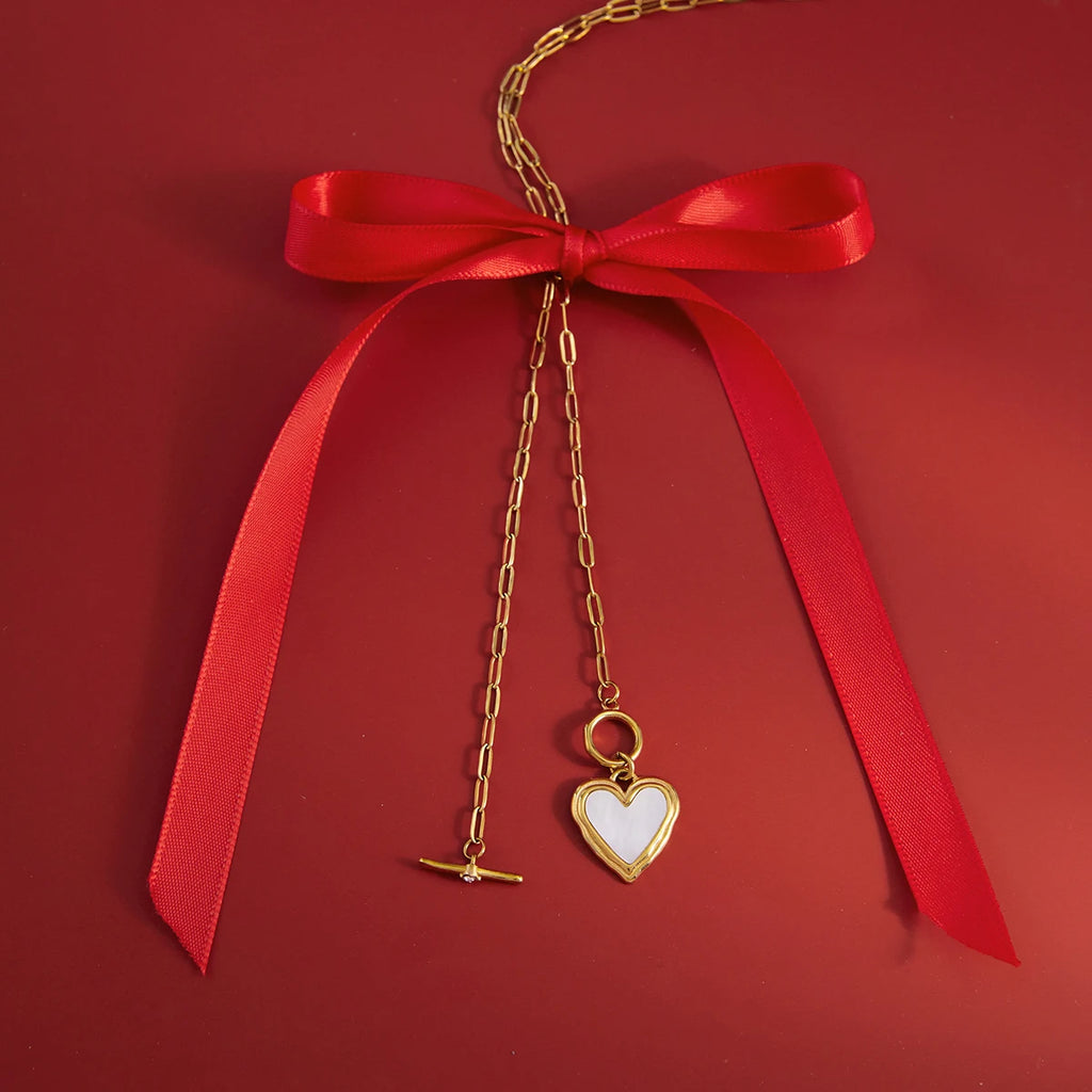 Elegant Heart Shape Shell Pendant Necklace