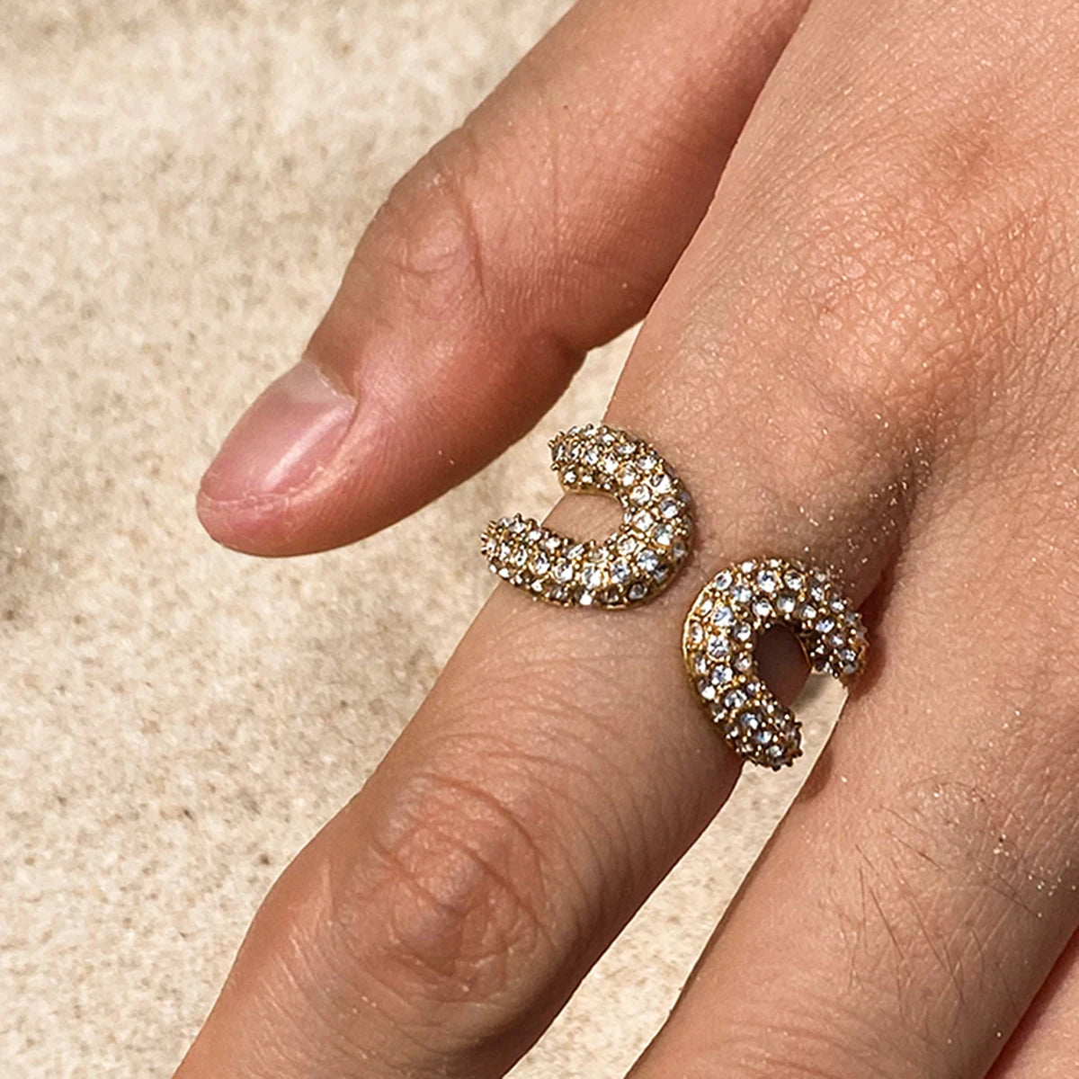 Shiny White Rhinestone Paperclip Hollow Ring