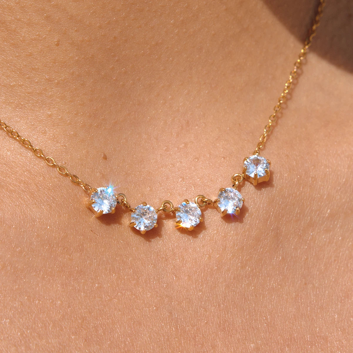 Delicate Round Zircon Pendant Necklace