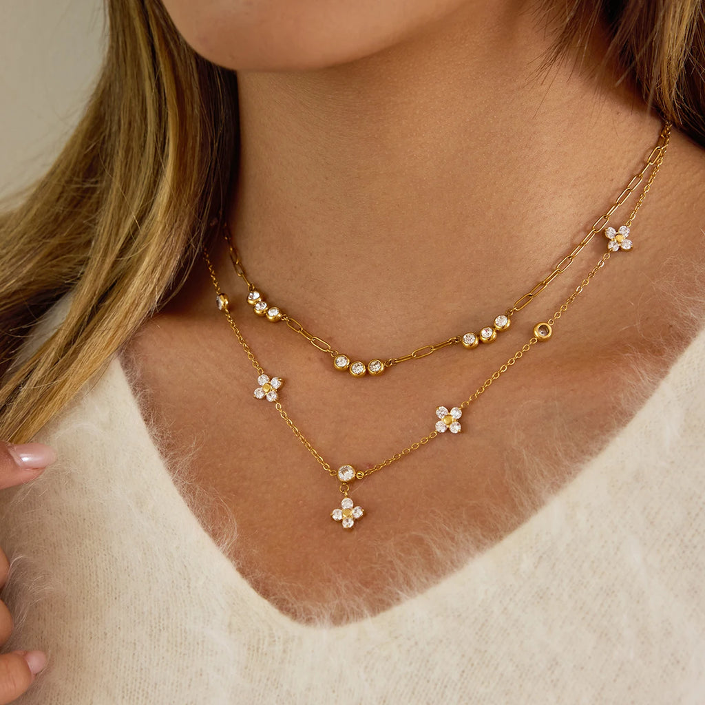 Delicate Zircon Flower Pendant Necklace