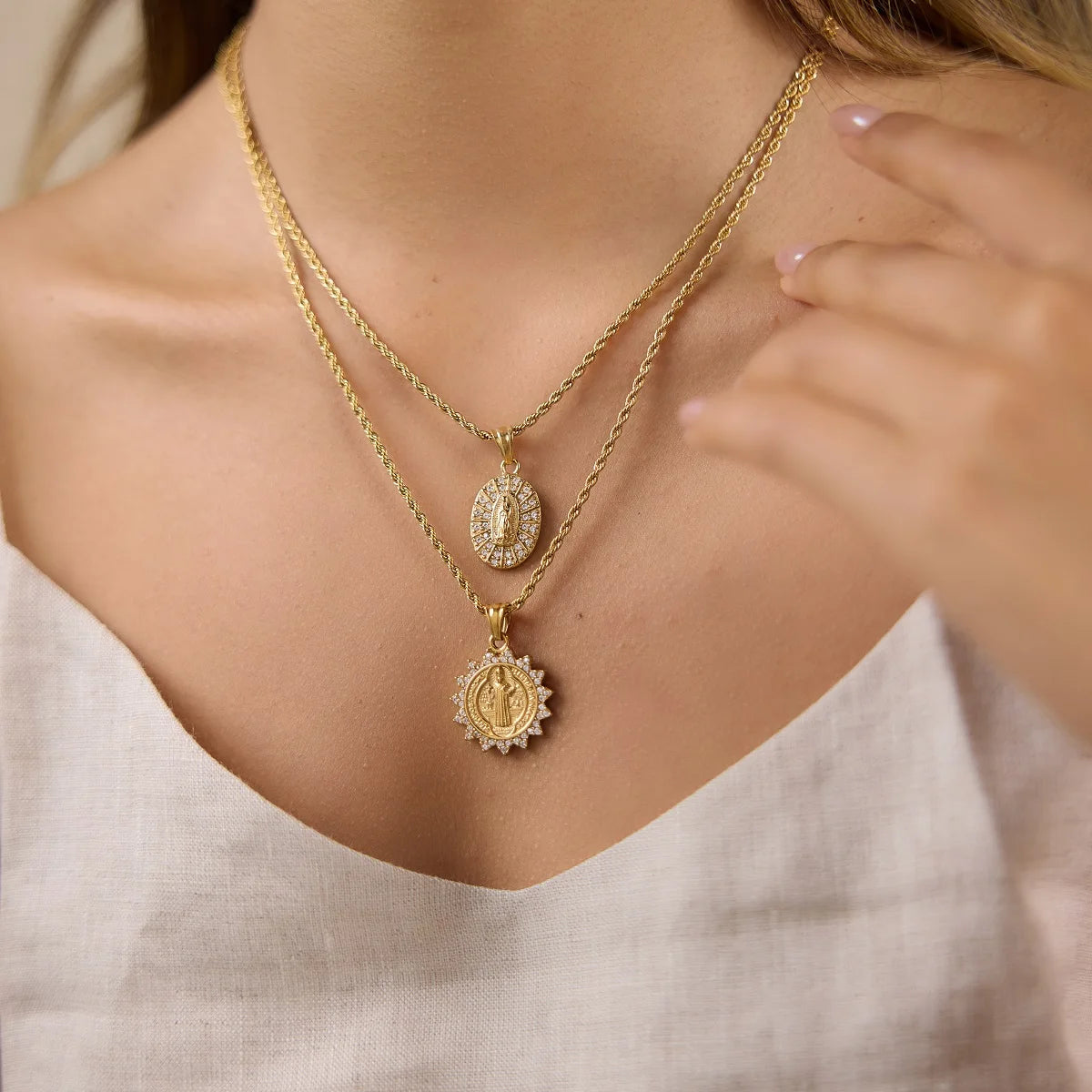 Classic Portrait Zircon Pendant Necklace