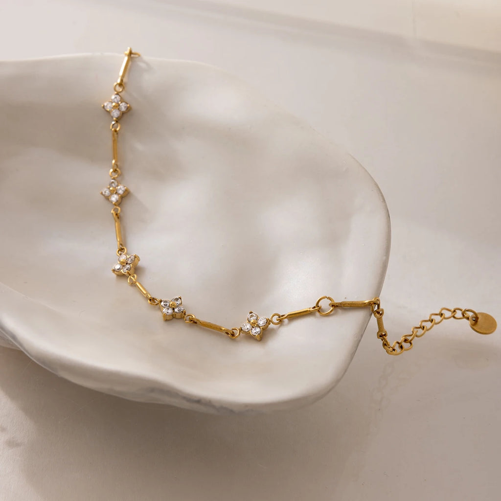 Delicate Zircon Flower Bracelet