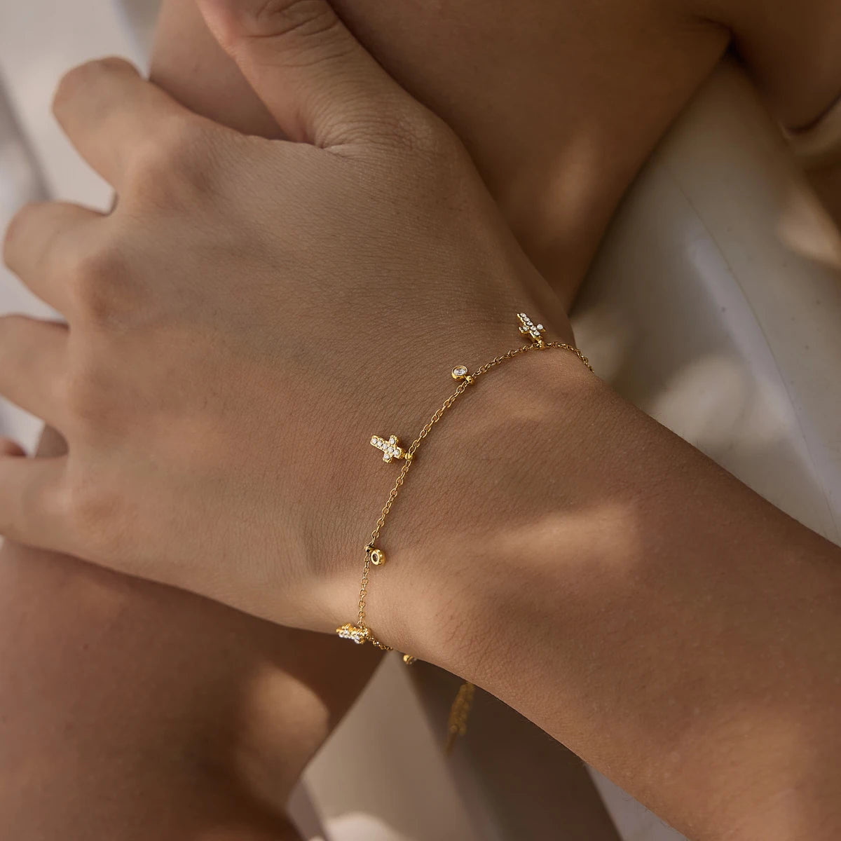 Delicate Cross Round Zircon Pendant Bracelet