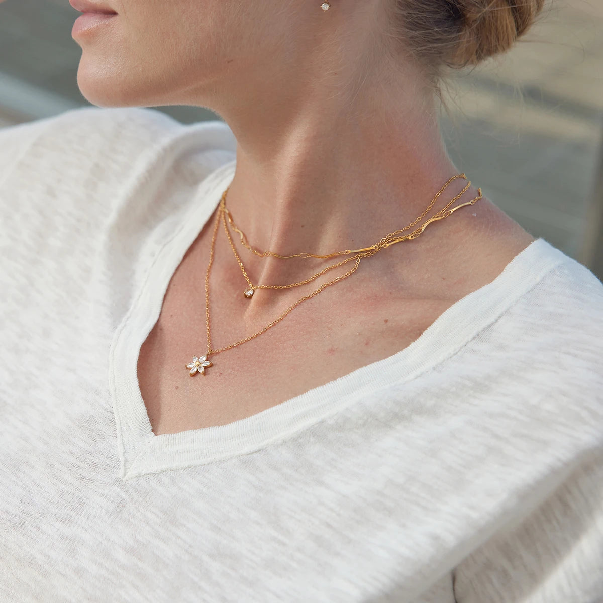 Classic Zircon Flower Pendant Necklace