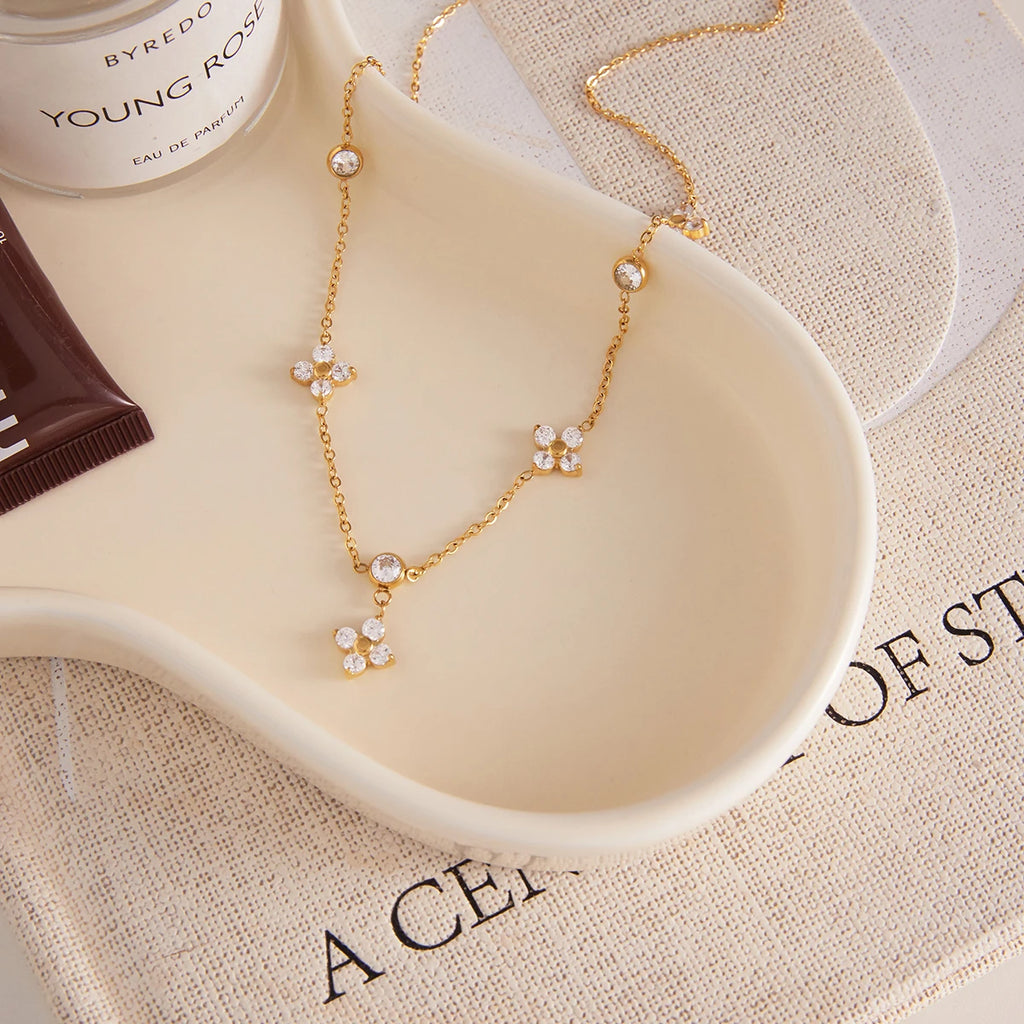 Delicate Zircon Flower Pendant Necklace