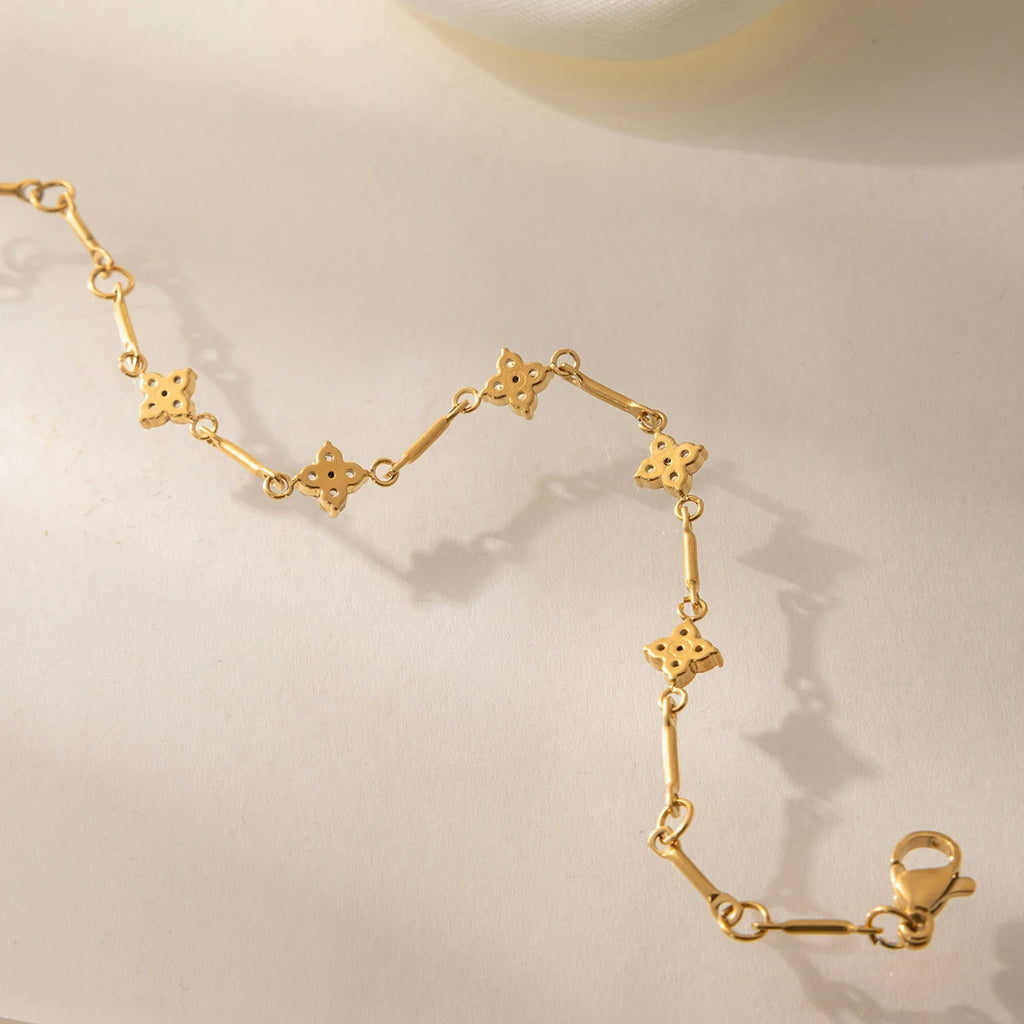 Delicate Zircon Flower Bracelet