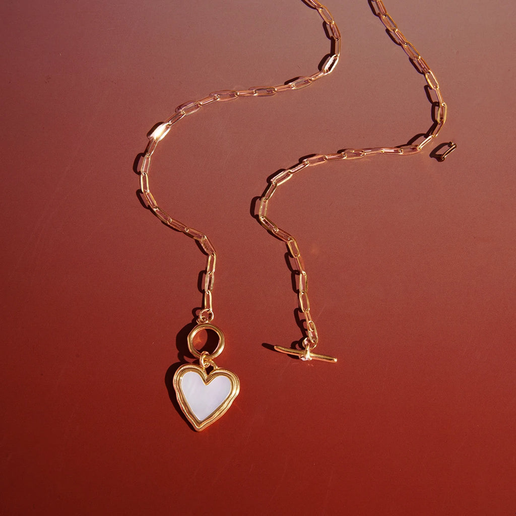 Elegant Heart Shape Shell Pendant Necklace