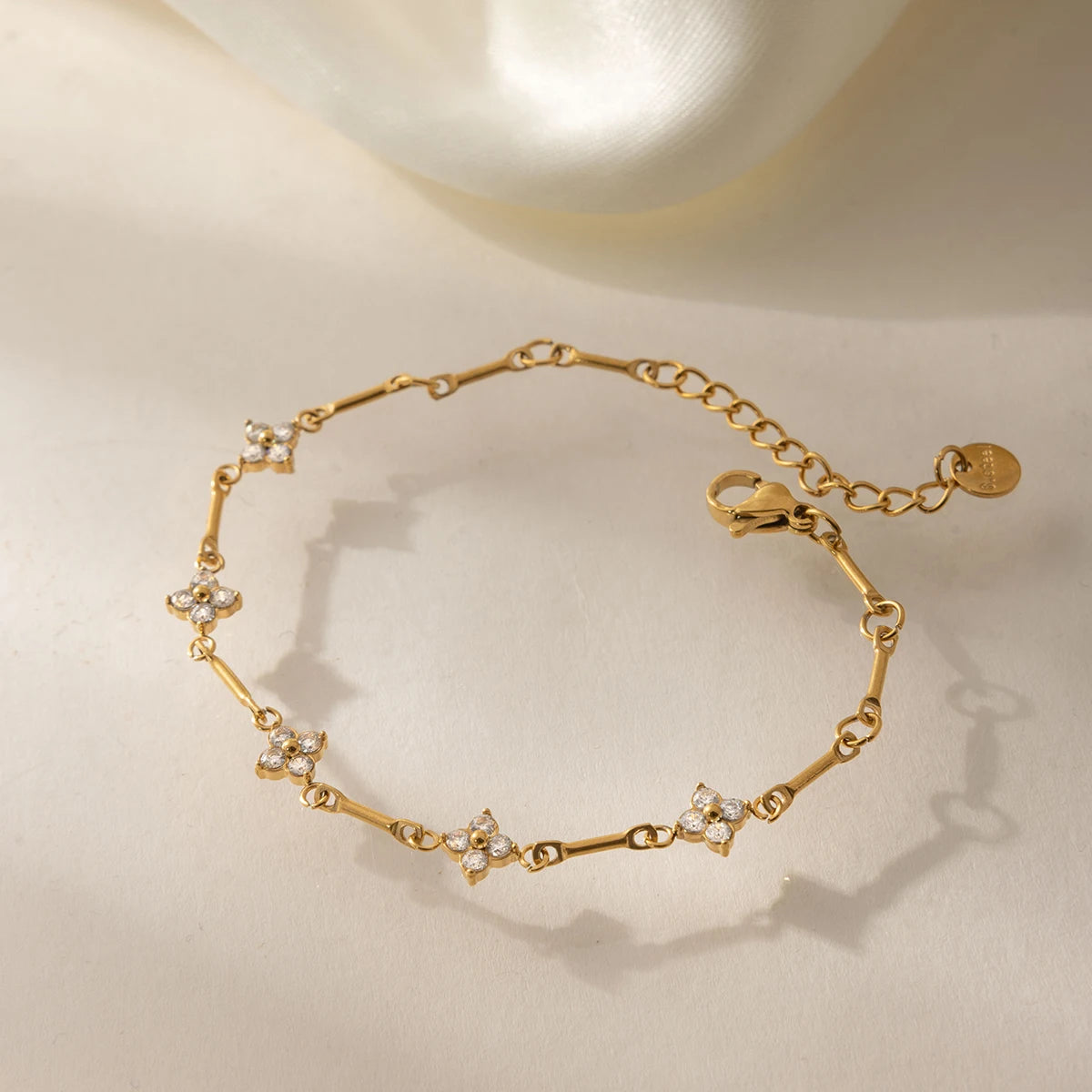 Delicate Zircon Flower Bracelet