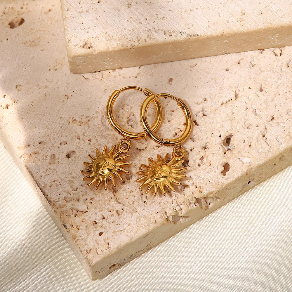 Metal Texture Vintage Sun Pendant Earrings