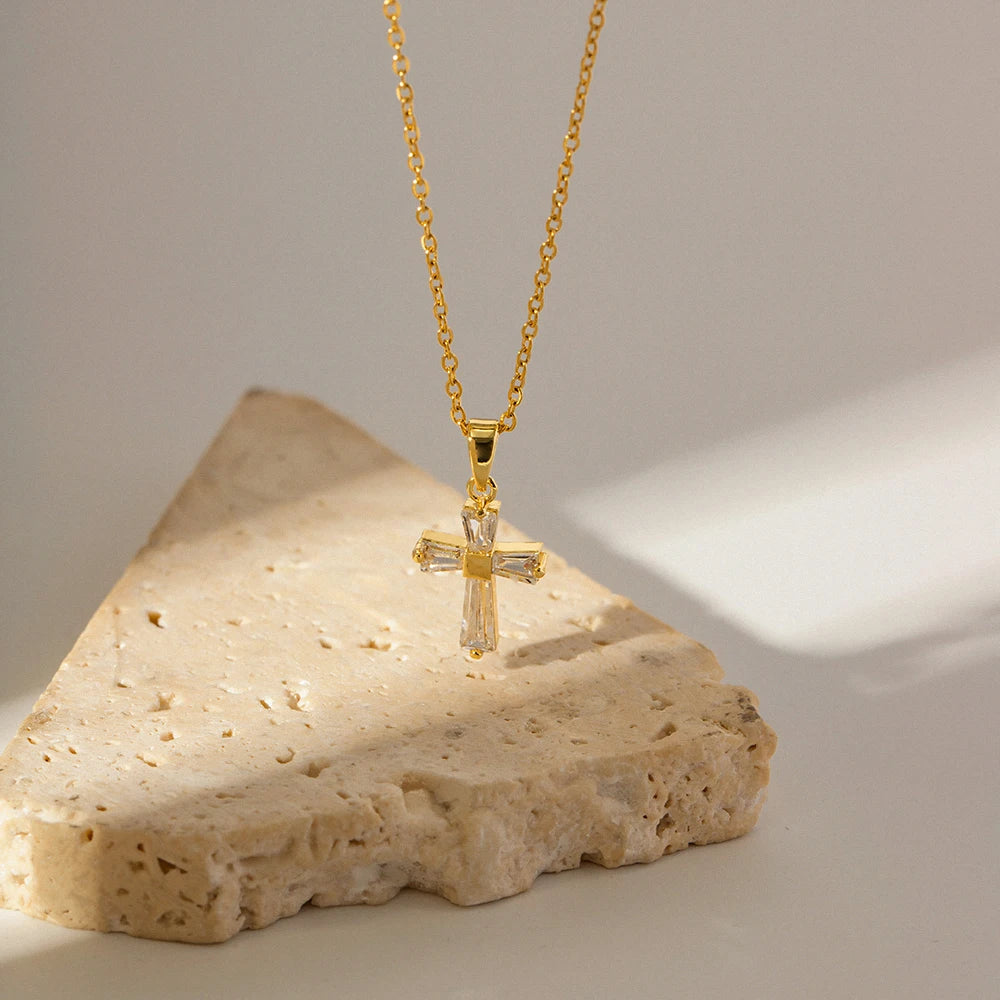 Delicate White Cubic Zirconia Square Geometric Pendant Necklace
