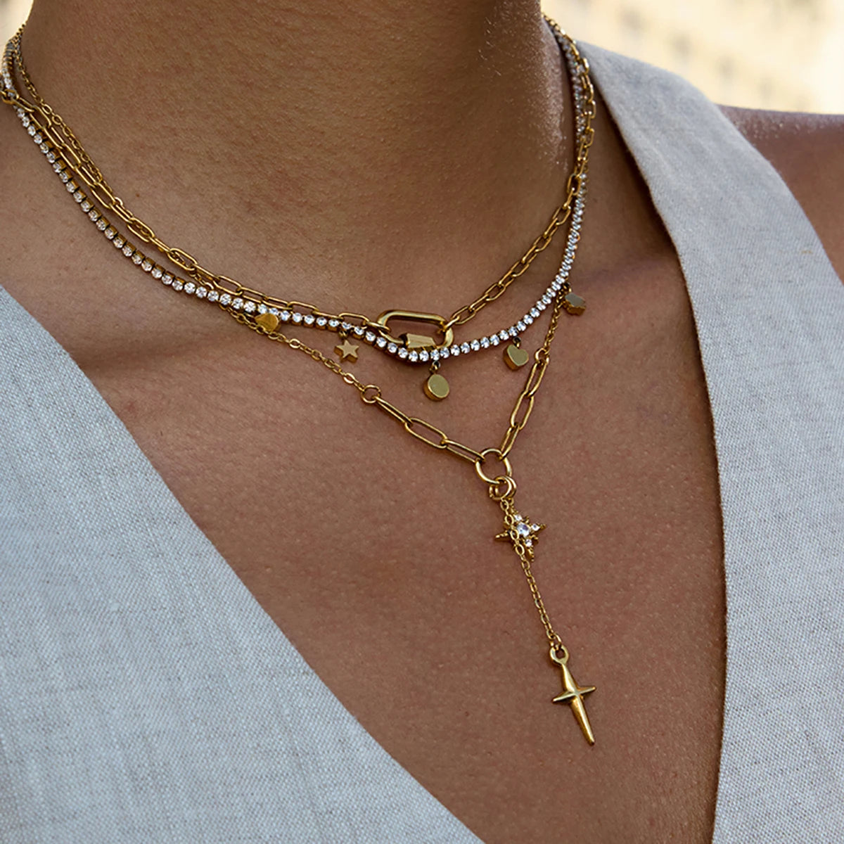 Classic Wind with White Diamonds Polished Quadrangle Pendant Necklace