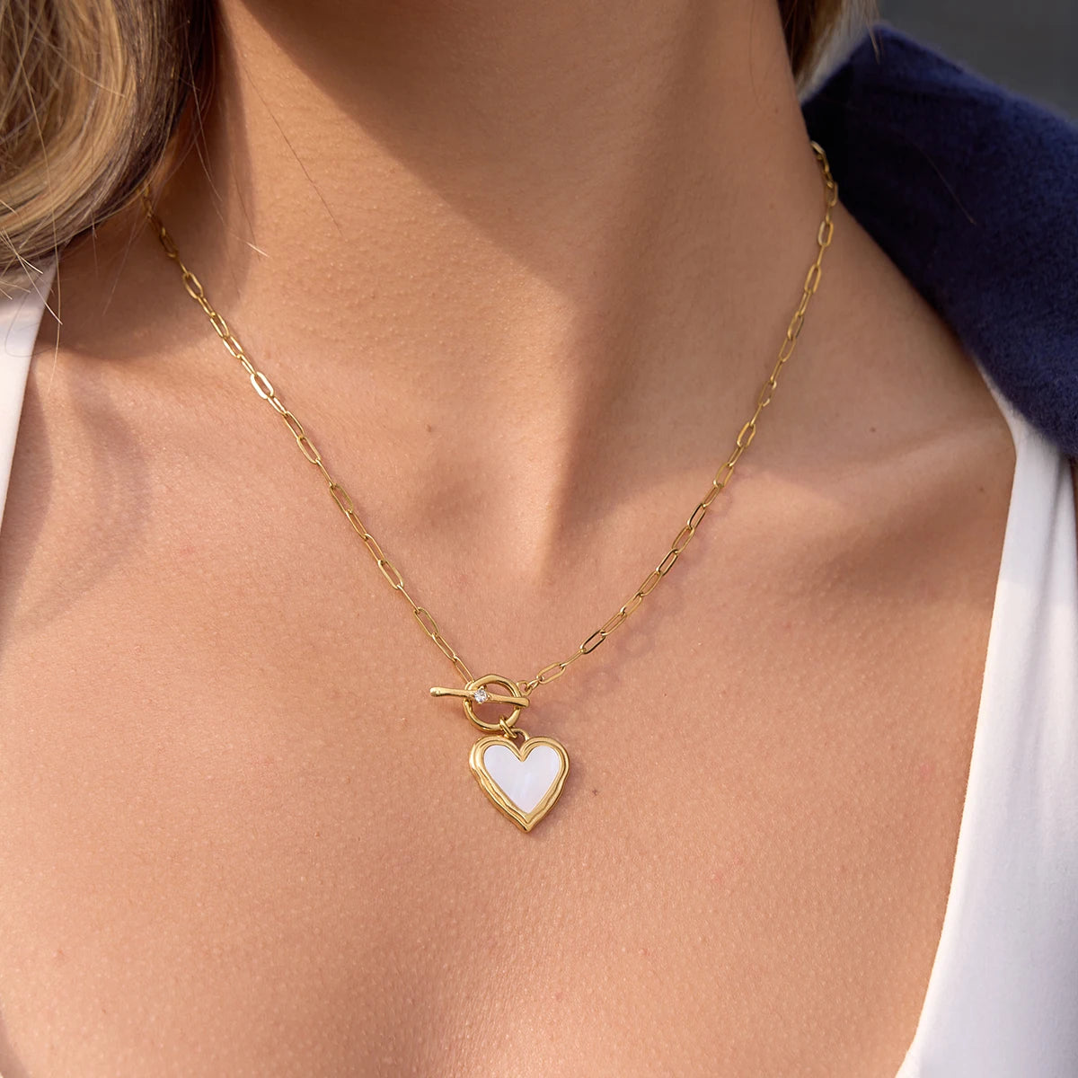 Elegant Heart Shape Shell Pendant Necklace