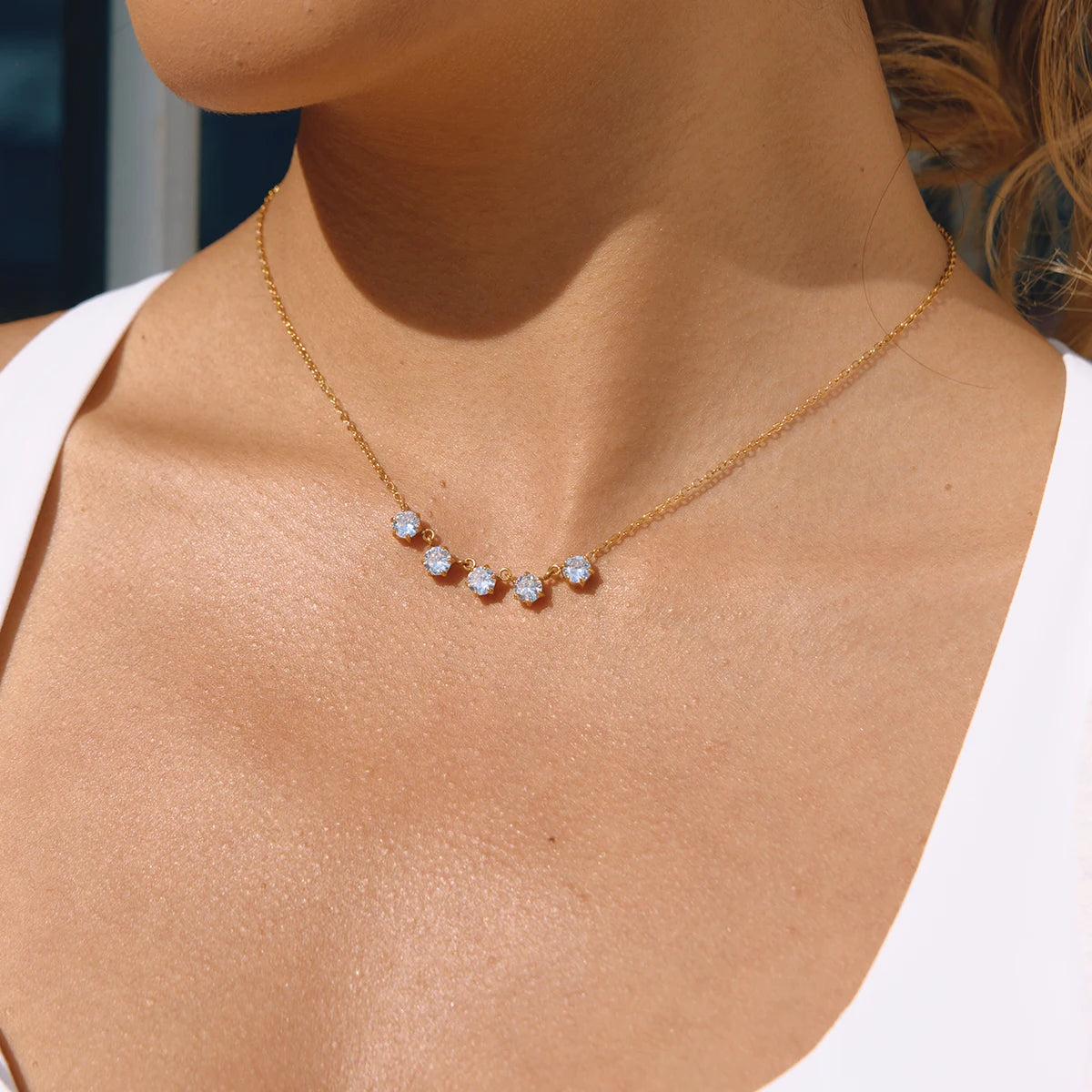 Delicate Round Zircon Pendant Necklace