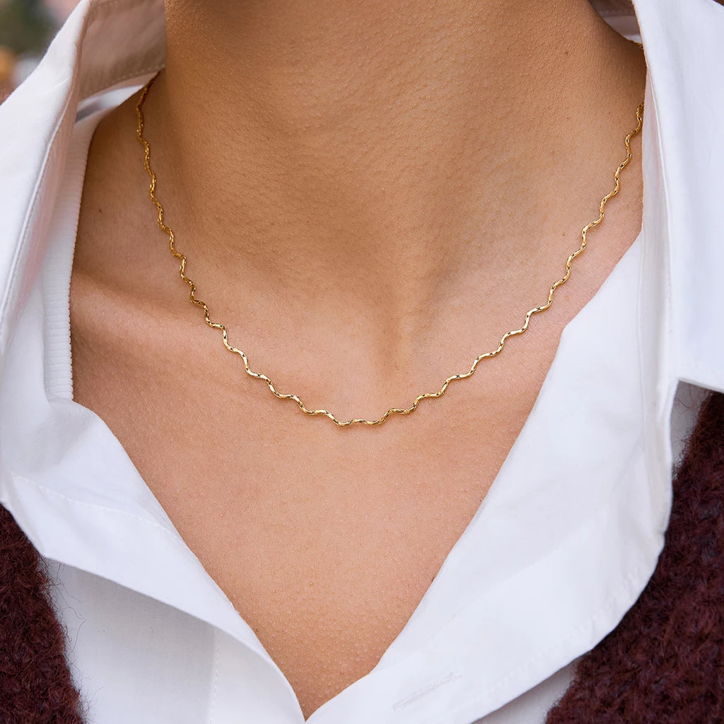 Classic Wave Shape Chain Necklace