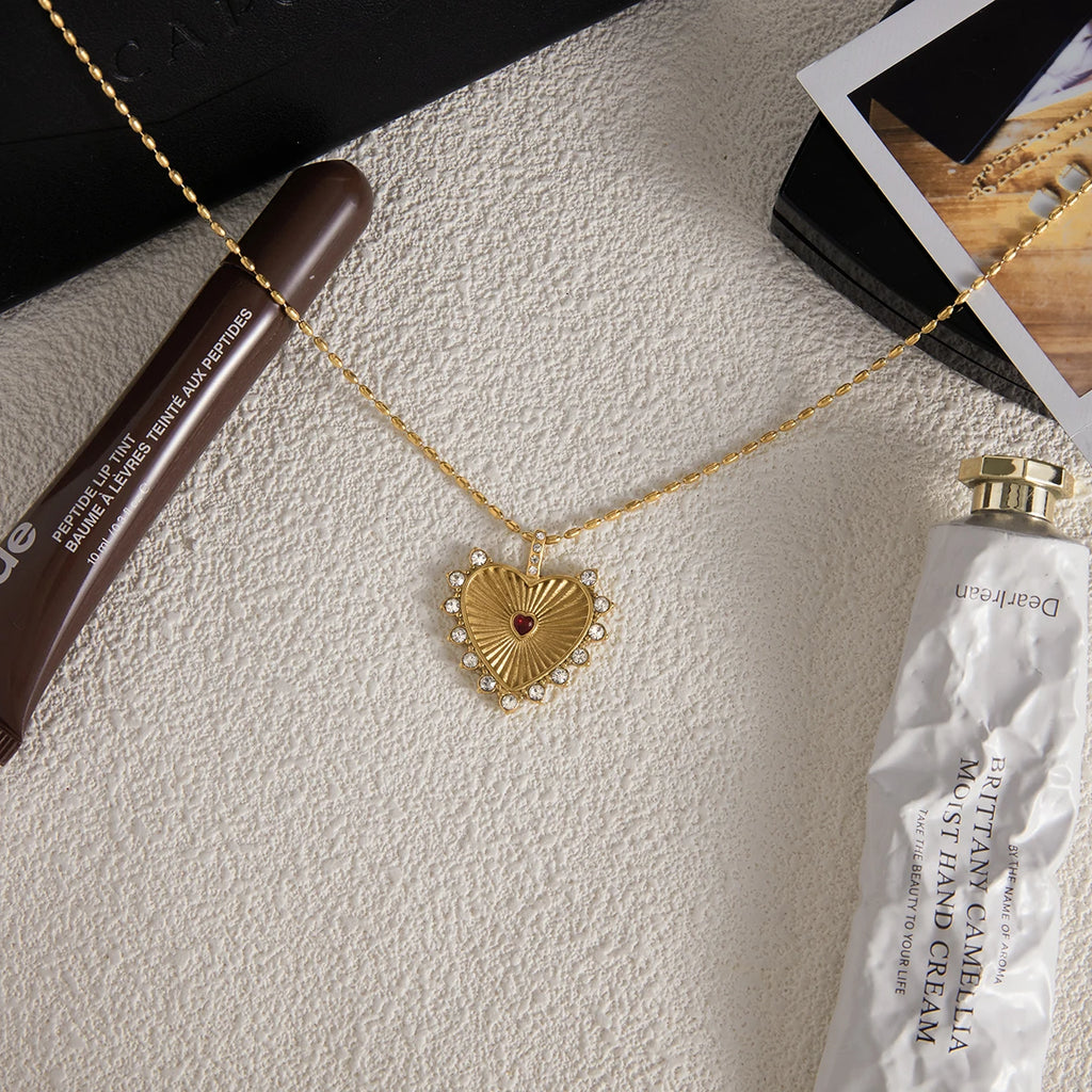White Zirconia Threaded Heart Pendant Necklace