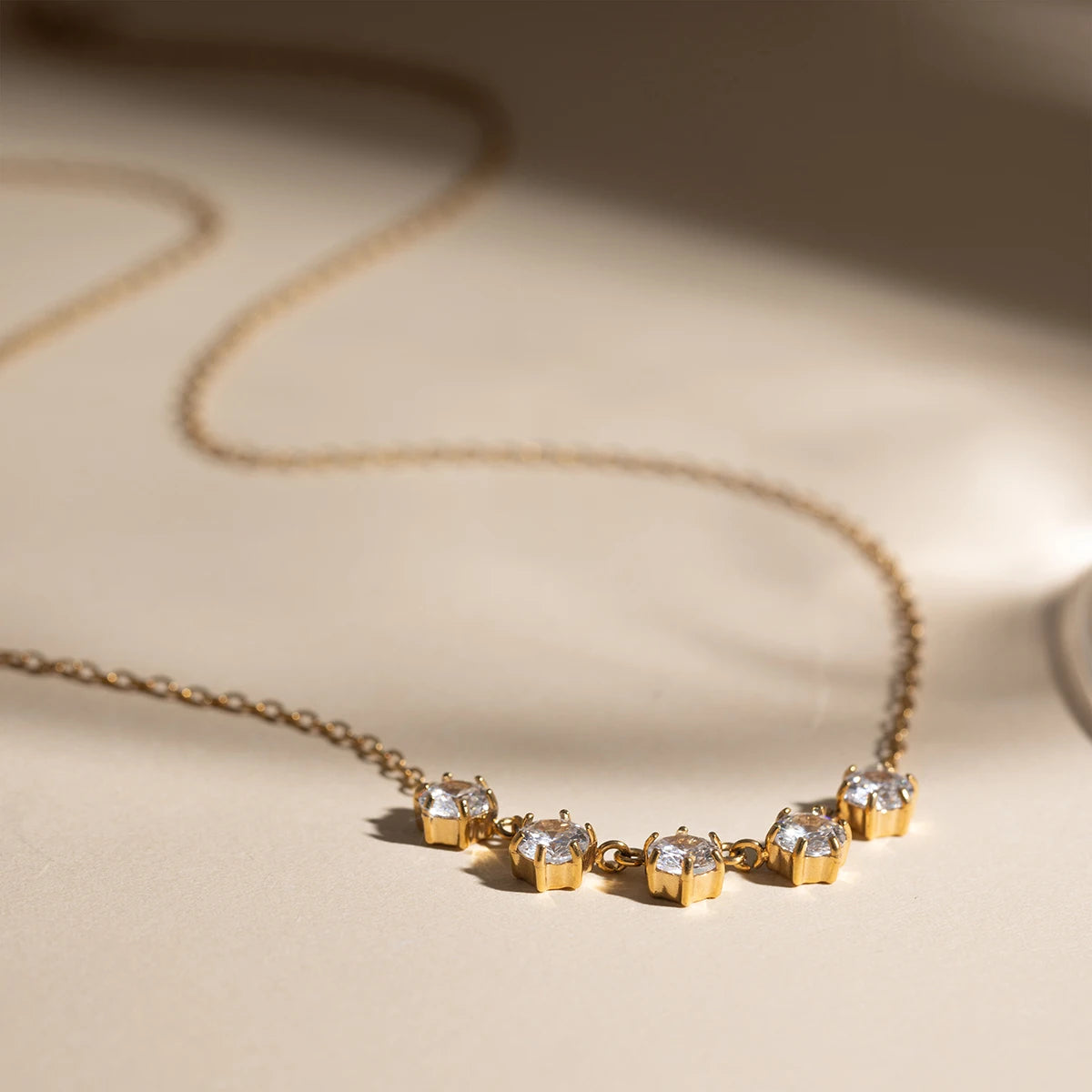 Delicate Round Zircon Pendant Necklace