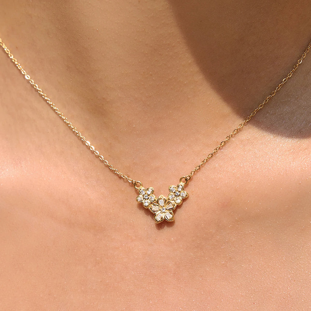 Romantic Zircon Flower Pendant Necklace