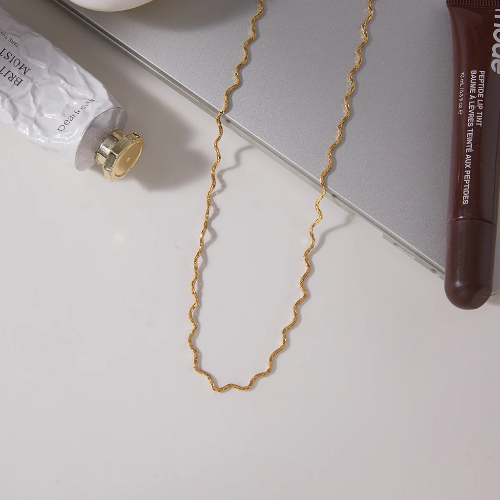 Classic Wave Shape Chain Necklace