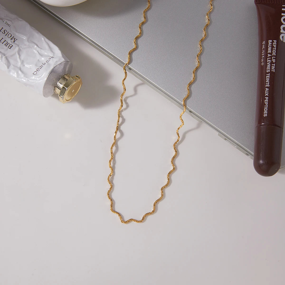 Classic Wave Shape Chain Necklace