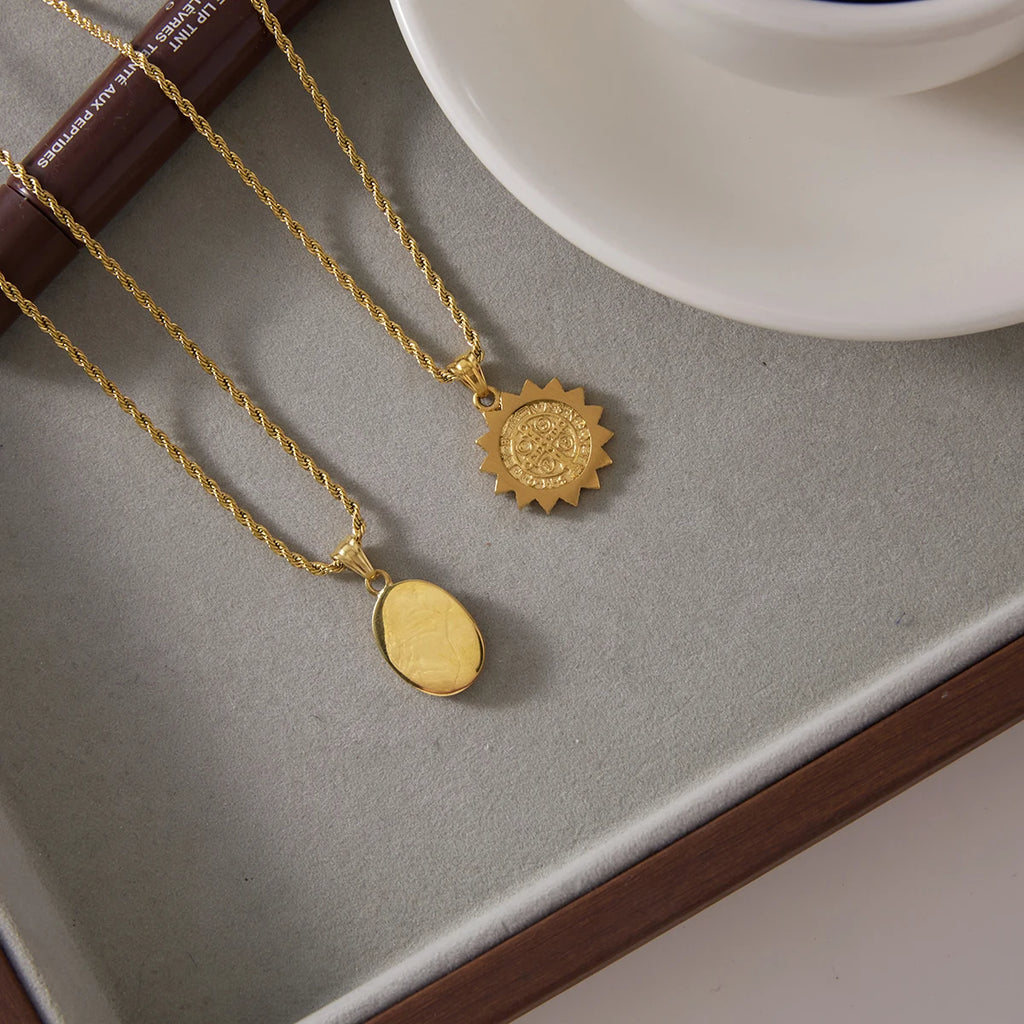 Classic Portrait Zircon Pendant Necklace