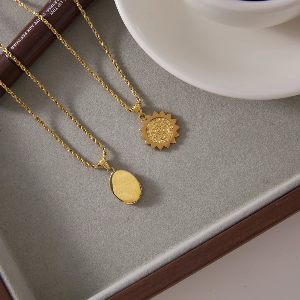Classic Portrait Zircon Pendant Necklace