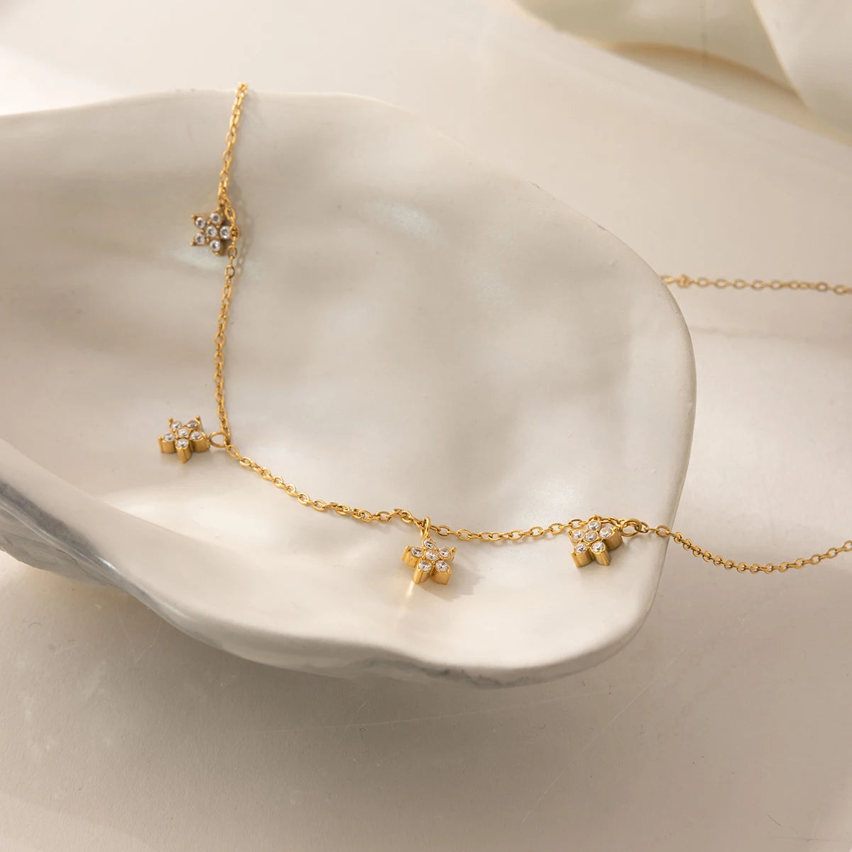 Romantic Zircon Flower Pendant Necklace