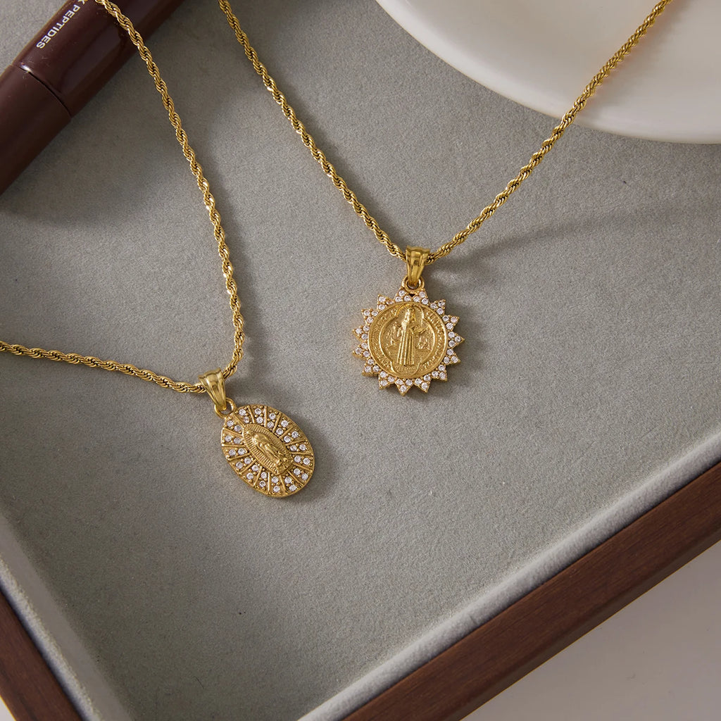 Classic Portrait Zircon Pendant Necklace
