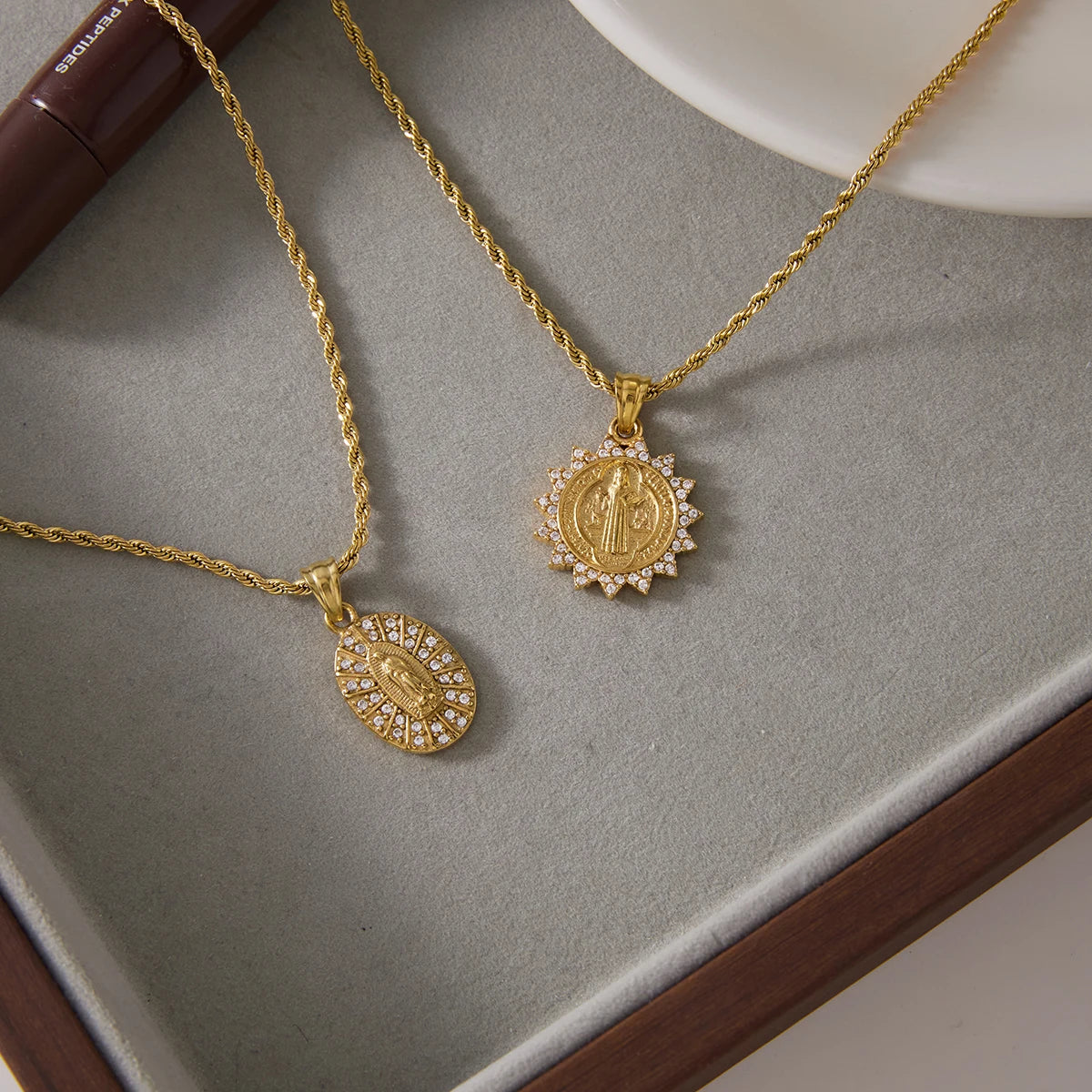 Classic Portrait Zircon Pendant Necklace