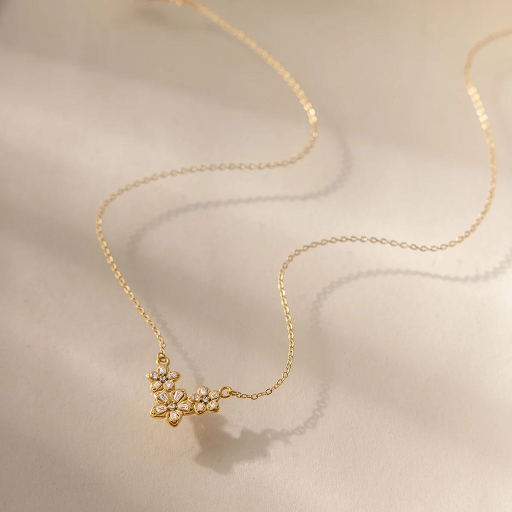 Romantic Zircon Flower Pendant Necklace
