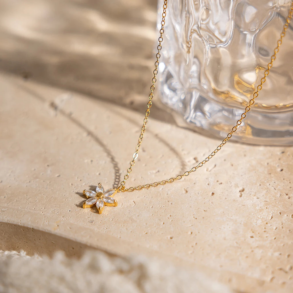 Classic Zircon Flower Pendant Necklace