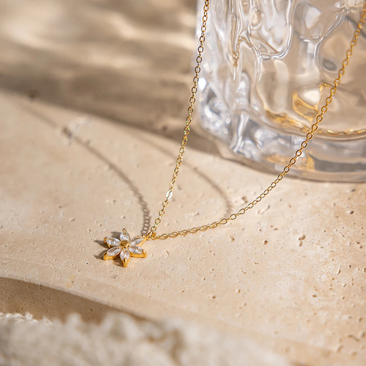 Classic Zircon Flower Pendant Necklace