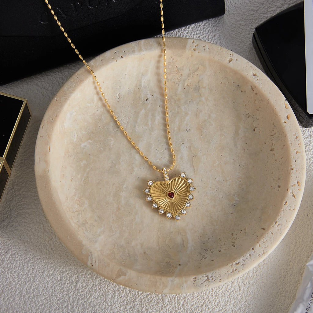 White Zirconia Threaded Heart Pendant Necklace