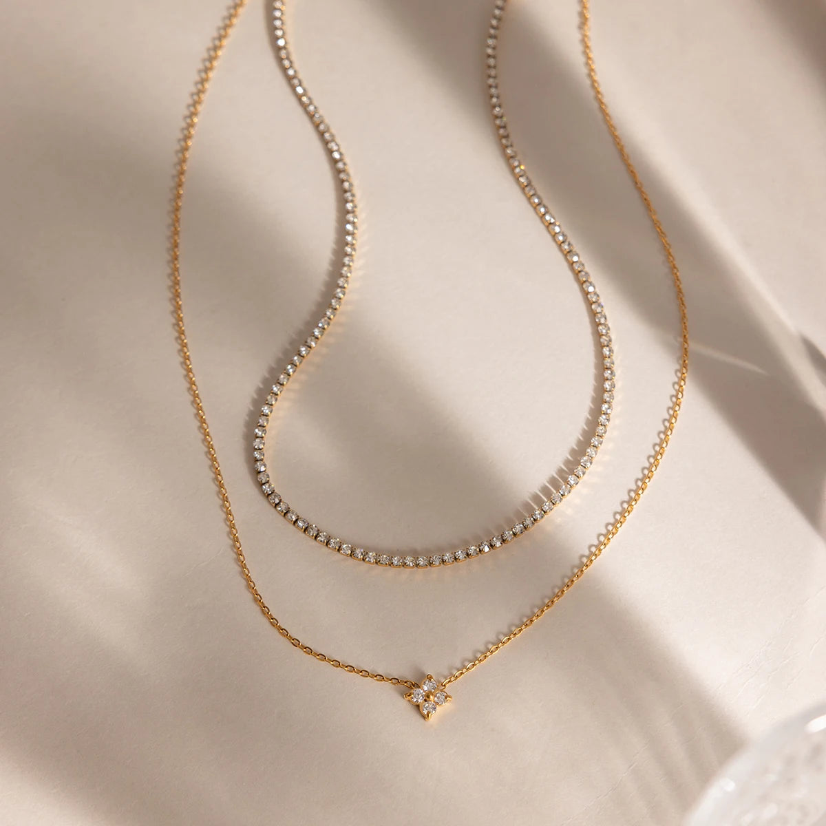 Delicate Zircon Flower Pendant Necklace