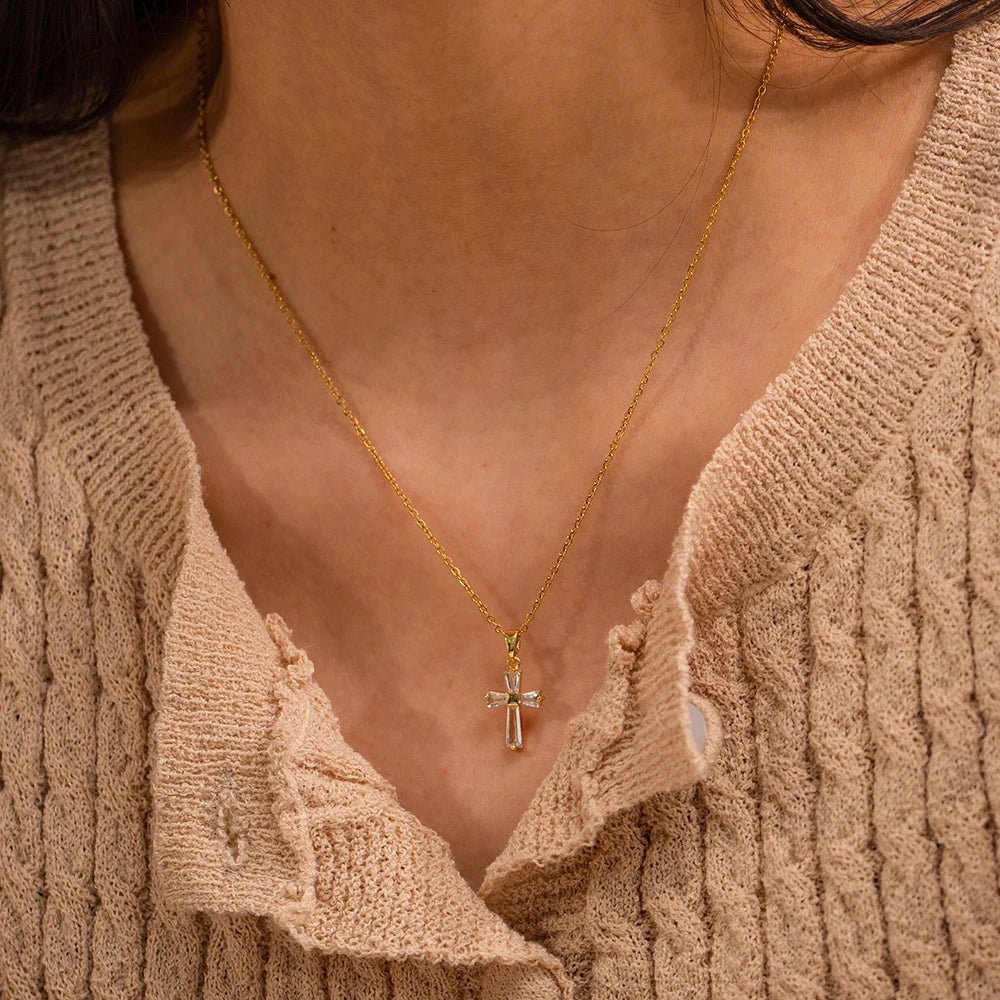Delicate White Cubic Zirconia Square Geometric Pendant Necklace