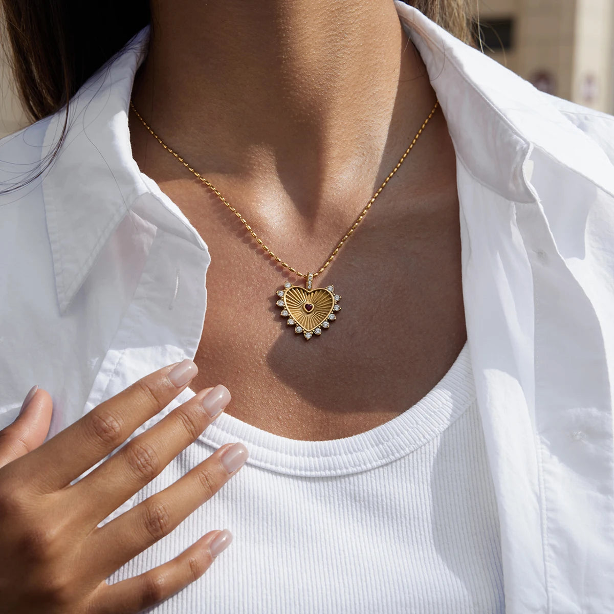 White Zirconia Threaded Heart Pendant Necklace
