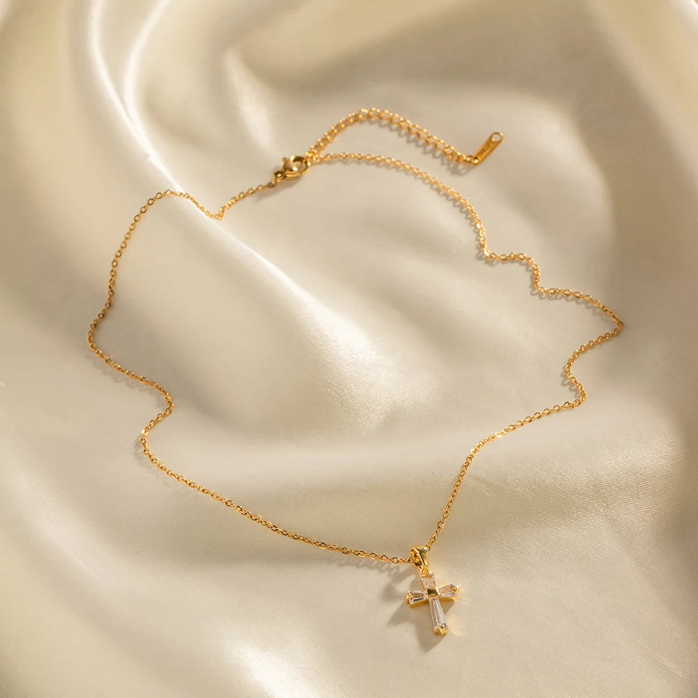 Delicate White Cubic Zirconia Square Geometric Pendant Necklace