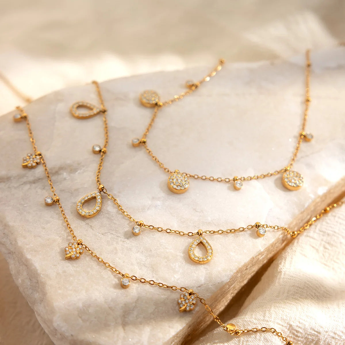 Delicate Round Flower Water Drop Pendant Necklace